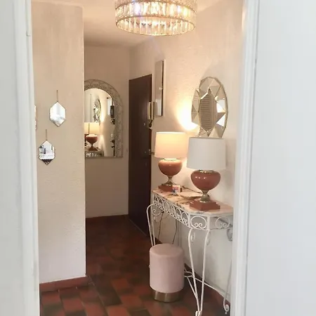 Spacieux Avec Jardin Coeur De St Tropez סן טרופז